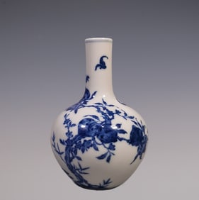 An Exquisite Blue and White Bats and Peach Pattern Vase