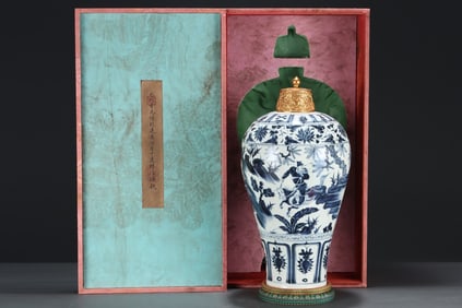 An Exquisite Blue and White Painted Gold Lotus Pattern Character and Story Pattern Vase