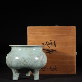 An Exquisite Guan yao Celadon Glazed Tripod Censer