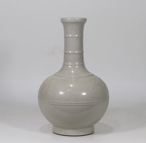 An Exquisite Ge yao Vase