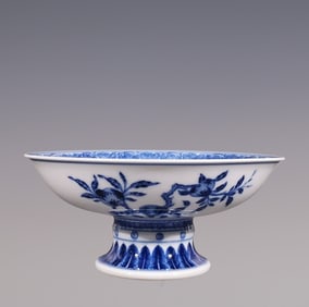 An Exquisite Blue and White Flower and Fruit Pattern Plate