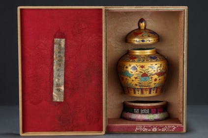 An Exquisite Enamel Lotus Pattern Fish and Lotus Pattern Jar