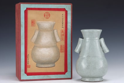 An Exquisite Guan yao Double-Ears Vase