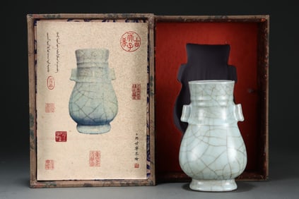An Exquisite Guan yao Double-Ears Vase