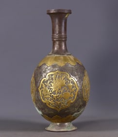 An Exquisite Gilt Silver Flower Pattern Vase