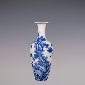 An Exquisite Blue and White Pine and Crane Pattern Vase