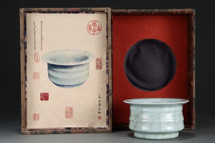 An Exquisite Guan yao with poem Brush Washer