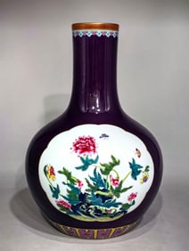 An Exquisite Famille-Rose Flower and Butterfly Pattern Vase