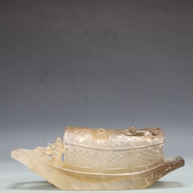 A Exquisite Crystal Boat Ornament