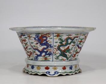 An Exquisite Wucai Dragon Pattern Lotus Pattern Flowerpot