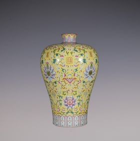 An Exquisite Famille-Rose Painted Gold Bats and Peach Pattern Lotus Pattern Vase