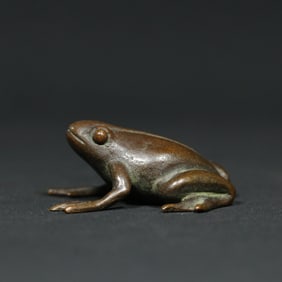 An Exquisite Bronze Frog Ornament