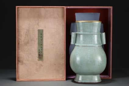 An Exquisite Guan yao Painted Gold Double-Ears Vase