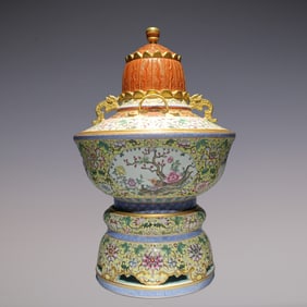 An Exquisite Enamel Painted Gold Lotus Pattern Flower and Bird Pattern Censer