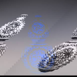 An Exquisite Blue and White Lotus Pattern Dragon Pattern Gourd-Shaped Vase: An Exquisite Blue and White Lotus Pattern Dragon Pattern Gourd-Shaped Vase Qing Dynasty, China Qianlong Six-character Mark Size:19.9inx12.2in&#38738;&#33457;&#32544;&#26525;&#33714;&#32441;&#22242;&#4