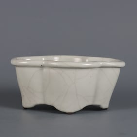 An Exquisite Guan yao Flowerpot