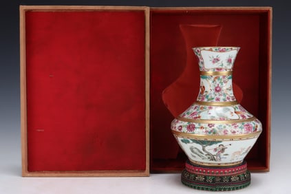 An Exquisite Famille-Rose Flower Pattern Character and Story Pattern Vase