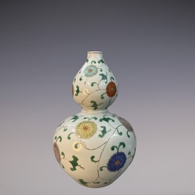 An Exquisite Famille-Rose Lotus Pattern Gourd-Shaped Vase