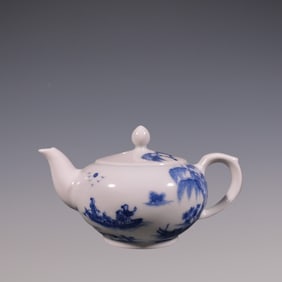 An Exquisite Blue and White Landscape and Figure Pattern Teapot