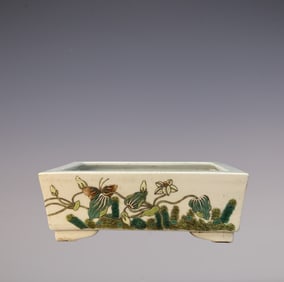 An Exquisite Famille-Rose Flower and Butterfly Pattern Flowerpot