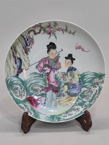 An Exquisite Famille-Rose Character and Story Pattern Bats and Peach Pattern Plate