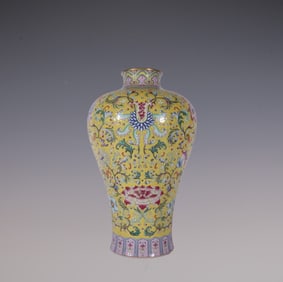 An Exquisite Famille-Rose Painted Gold Lotus Pattern Vase