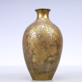 A Exquisite Gilt Bronze Flower Pattern Vase