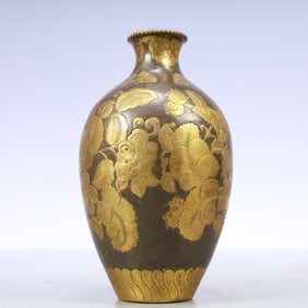 A Exquisite Gilt Bronze Flower and Fruit Pattern Vase