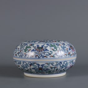 An Exquisite DoucaI Lotus Pattern Box