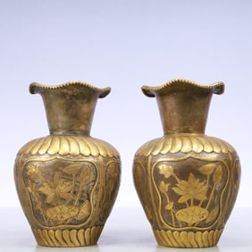 A Exquisite A pair of Gilt Bronze Flower Pattern Vase