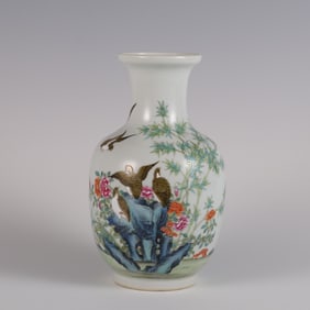 An Exquisite Famille-Rose Flower and Bird Pattern Vase