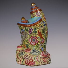 An Exquisite Famille-Rose Painted Gold Lotus Pattern Bats and Peach Pattern Brush Pot