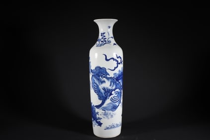 An Exquisite Blue and White Lion Pattern Flower Pattern Vase