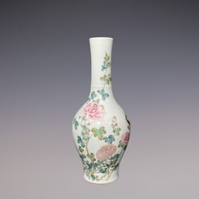 An Exquisite Famille-Rose Flower and Bird Pattern Vase