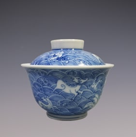 An Exquisite Blue and White Seawater Pattern Auspicious Beast Pattern Bowl