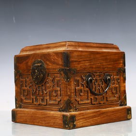 A Exquisite Boxwood Box