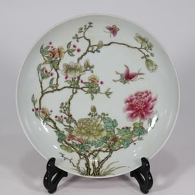 An Exquisite Famille-Rose Flower and Butterfly Pattern Plate