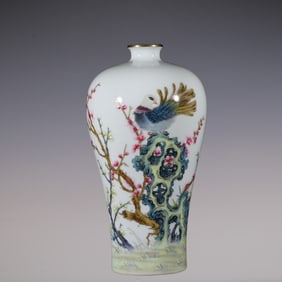 An Exquisite Famille-Rose Painted Gold Flower and Bird Pattern with poem Vase
