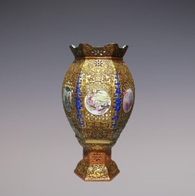 An Exquisite Enamel Painted Gold Landscape and Figure Pattern Flower and Bird Pattern Lotus Pattern