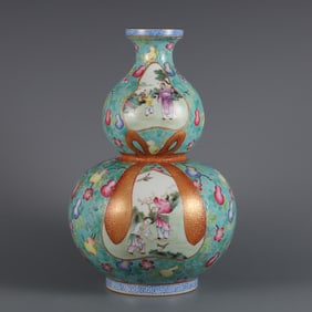 An Exquisite Famille-Rose Flower and Fruit Pattern Character and Story Pattern Gourd-Shaped Vase