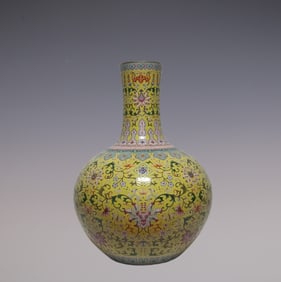 An Exquisite Famille-Rose Bats and Peach Pattern Lotus Pattern Vase