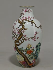 An Exquisite Famille-Rose Flower and Bird Pattern Vase