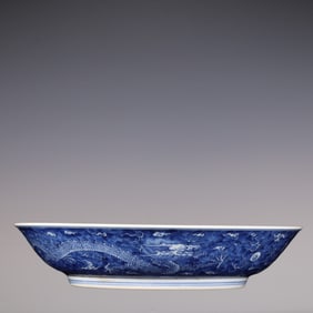 An Exquisite Blue and White Auspicious Cloud Pattern Dragon Pattern Plate
