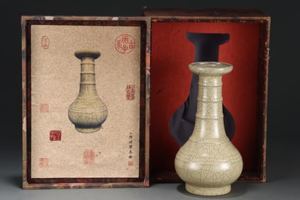 An Exquisite Ge yao Vase