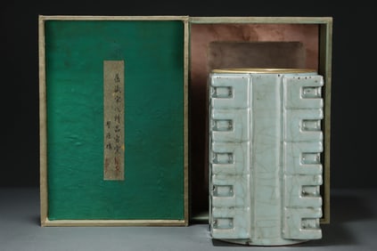 An Exquisite Guan yao Painted Gold with poem Vase