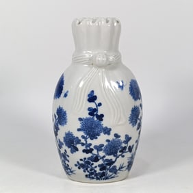 An Exquisite Blue and White Flower and Butterfly Pattern Vase