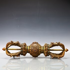 A Exquisite Gilt Bronze Inlaid Gems Ornament