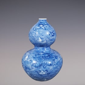 An Exquisite Blue and White Seawater Pattern Auspicious Beast Pattern Gourd-Shaped Vase