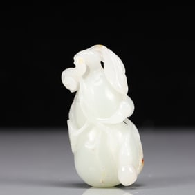 An Exquisite White Jade Flower and Fruit Pattern Gourd-Shaped Ornament