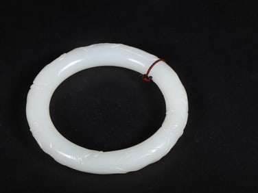 An Exquisite White Jade Bats and Peach Pattern Bracelets